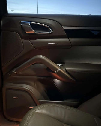Porsche Cayenne cena 221400 przebieg: 77000, rok produkcji 2013 z Słupsk małe 781